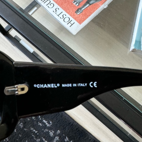 Authentic Chanel Sunglasses Pearlized CC - Picture 4 of 9